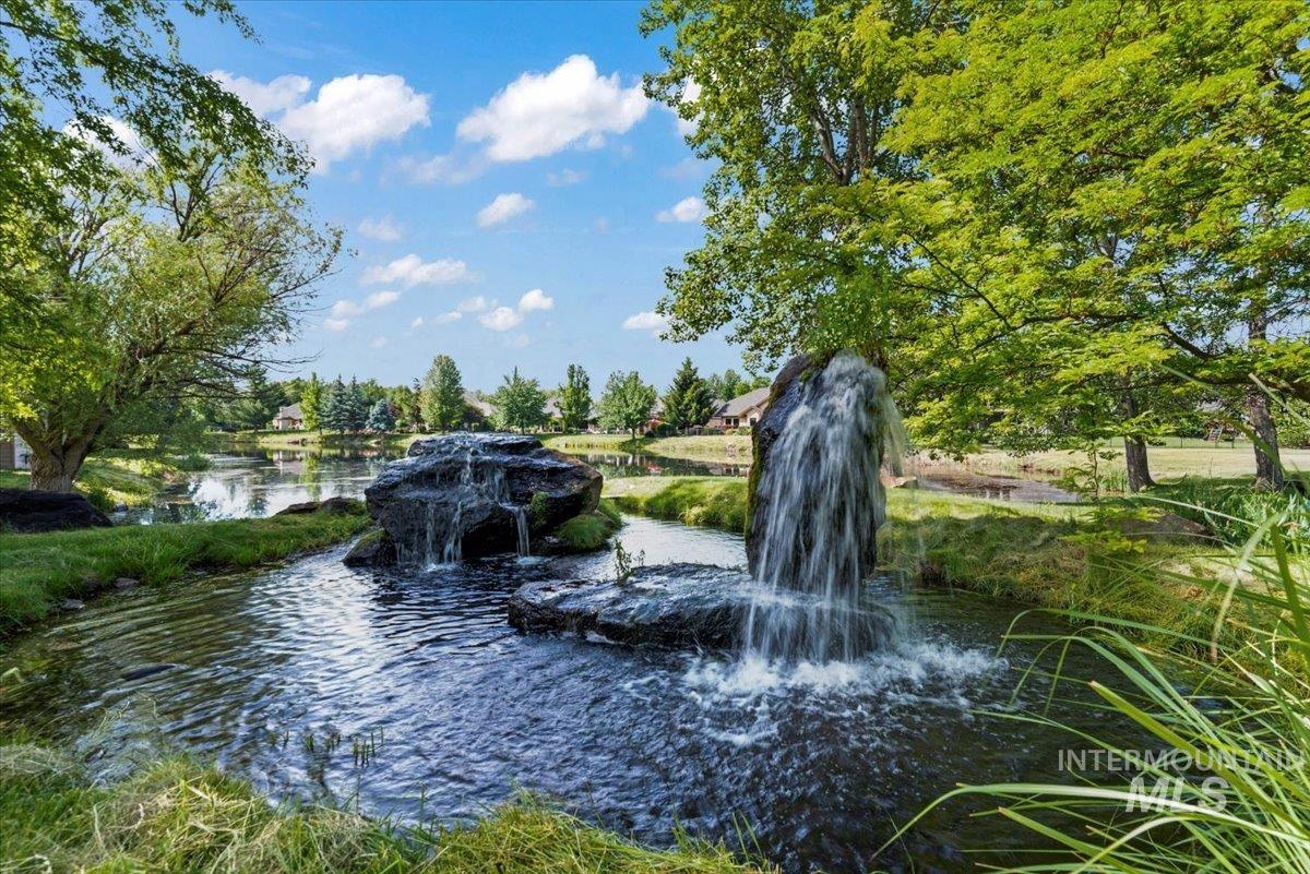 1513 S Willow Lake Pl