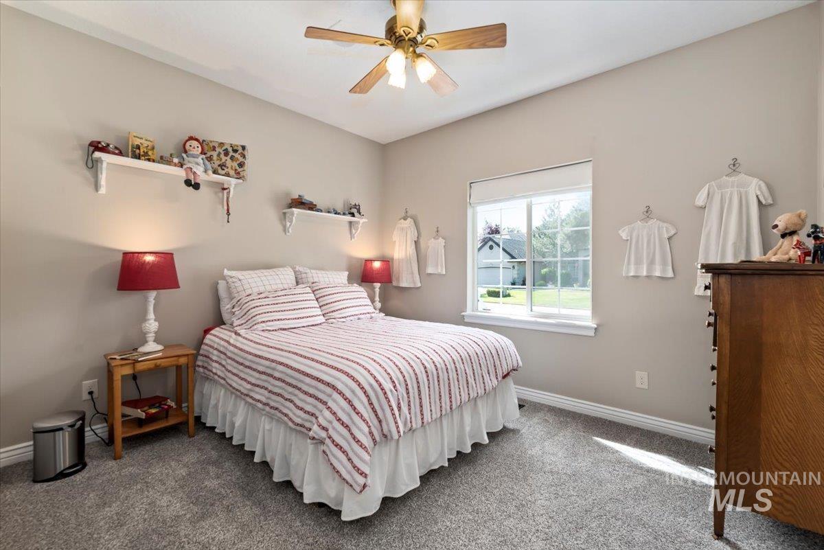 1513 S Willow Lake Pl