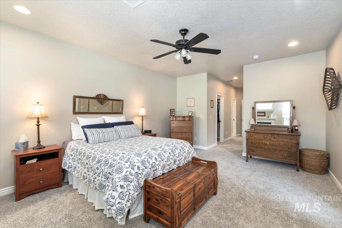 1513 S Willow Lake Pl