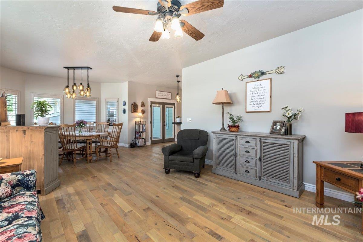 1513 S Willow Lake Pl