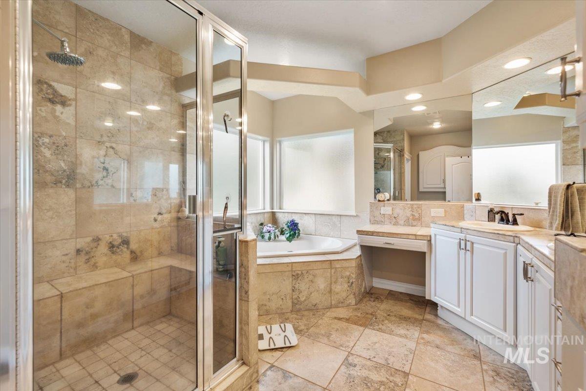 1513 S Willow Lake Pl