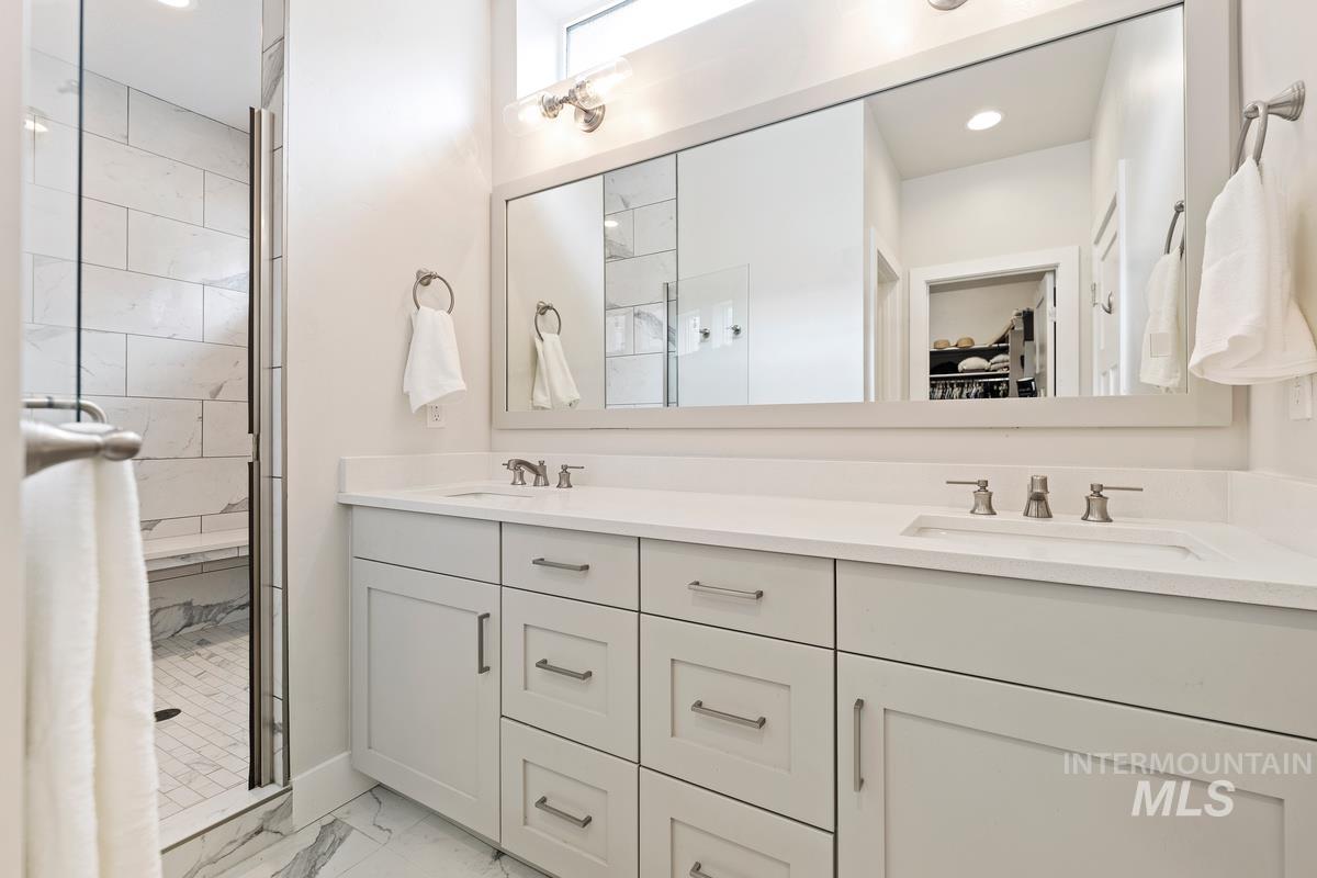 2459 N Birchgrove Ln