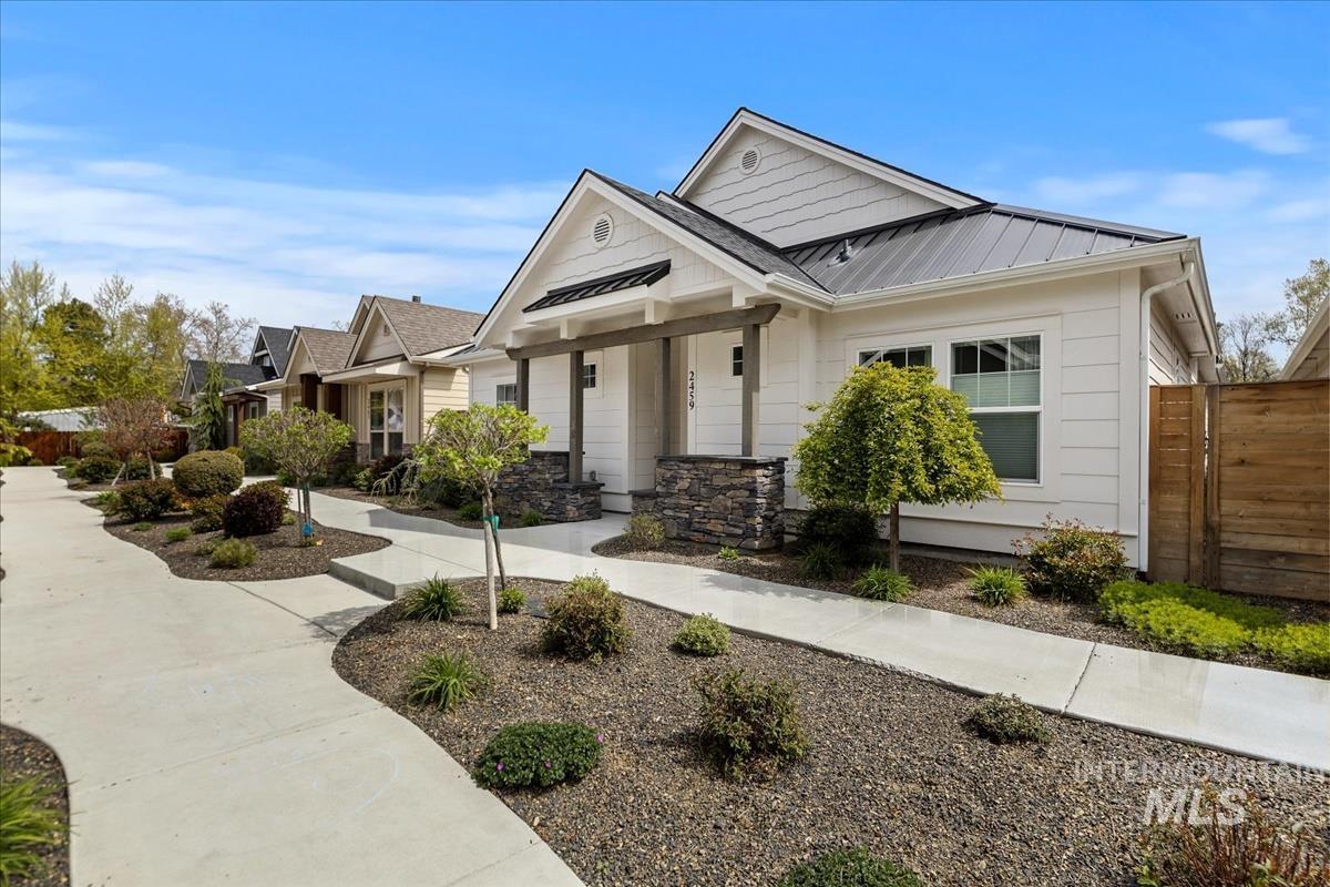 2459 N Birchgrove Ln