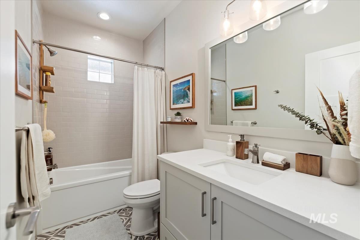 2459 N Birchgrove Ln