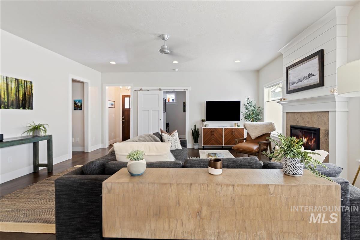 2459 N Birchgrove Ln