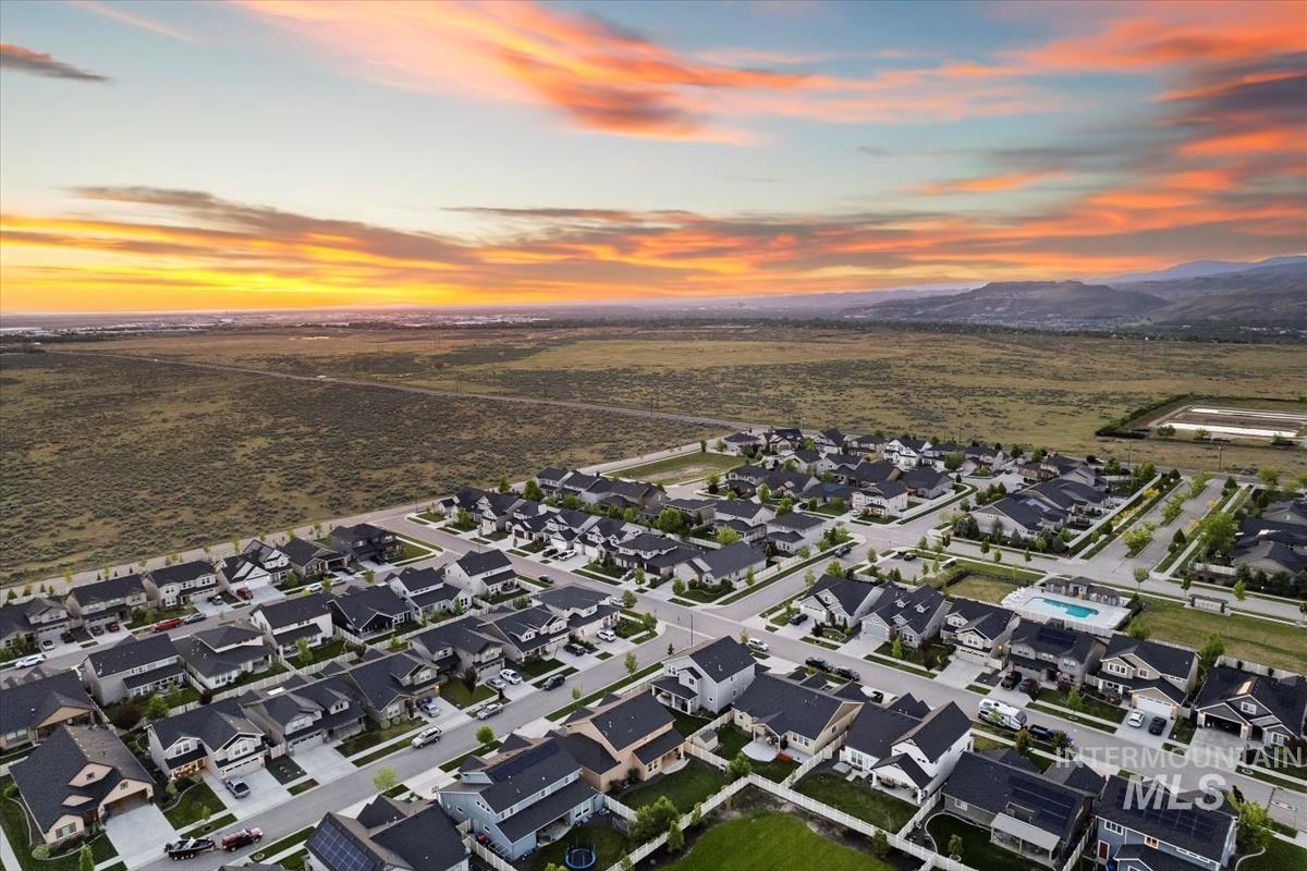 8030 S Topaz Ridge Ave