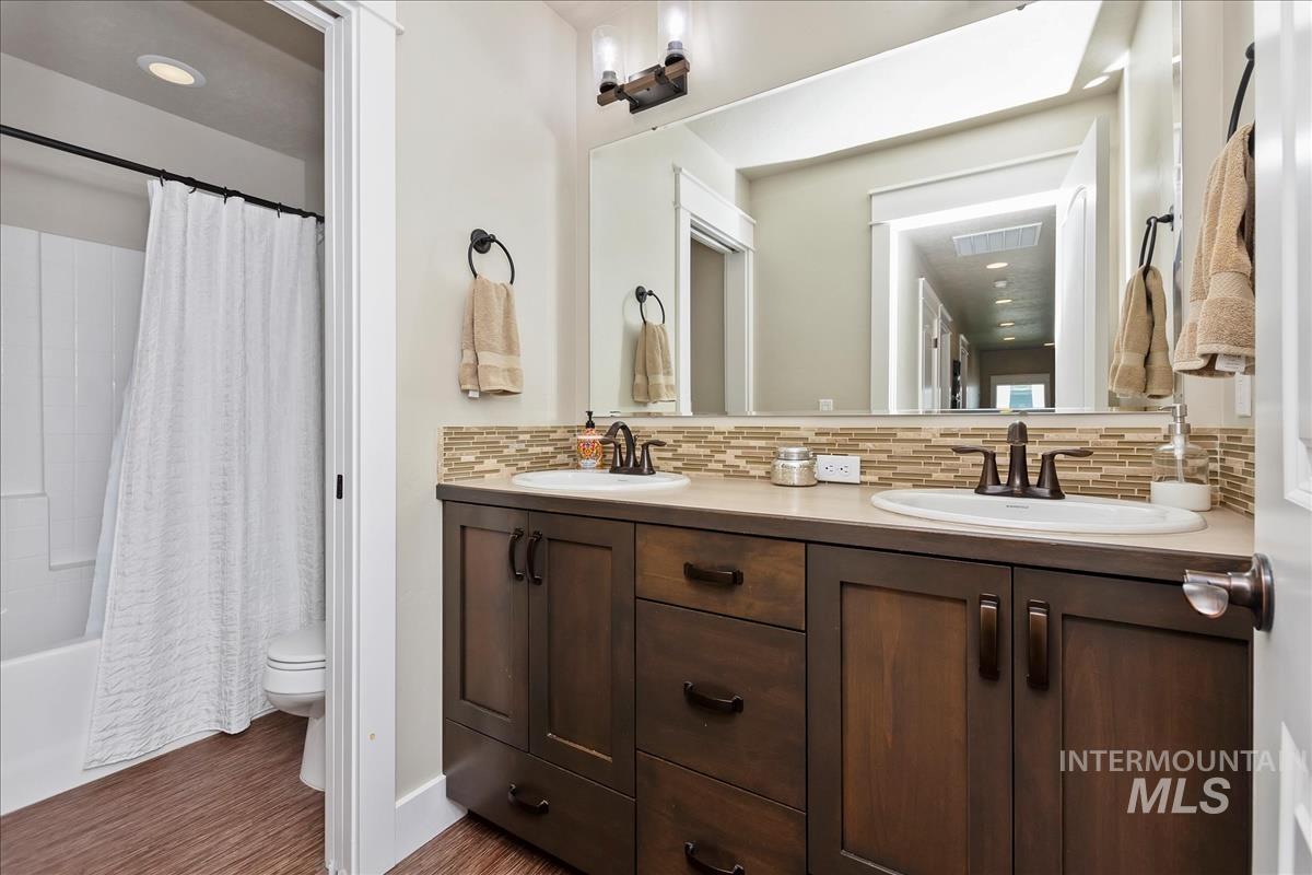 8030 S Topaz Ridge Ave