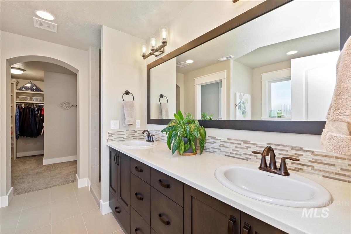 8030 S Topaz Ridge Ave