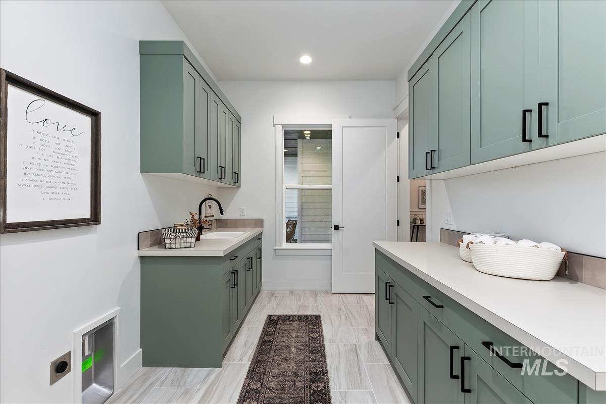 7231 E Merlin Hawk Ct