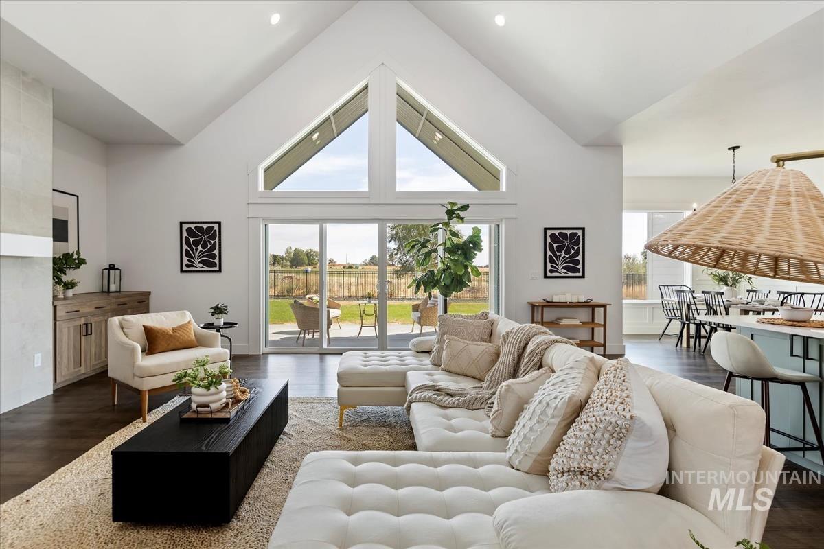 7231 E Merlin Hawk Ct