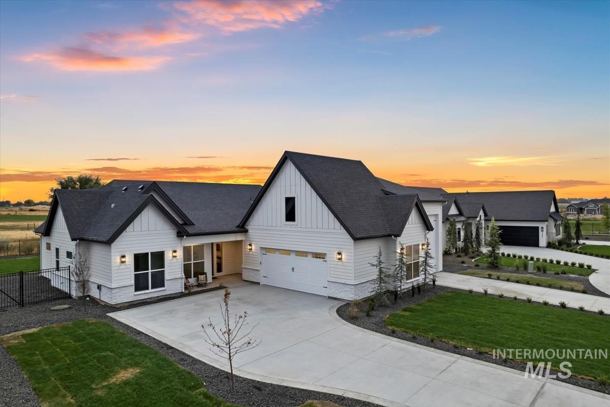 7231 E Merlin Hawk Ct