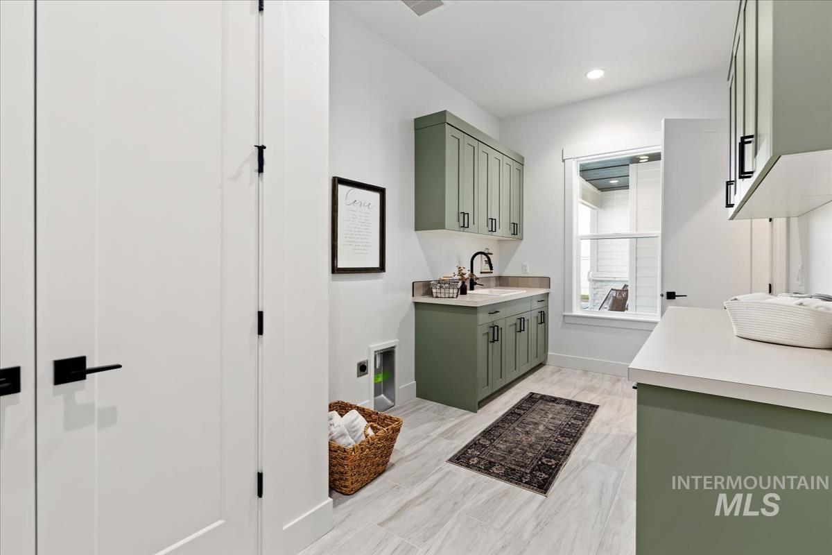 7231 E Merlin Hawk Ct