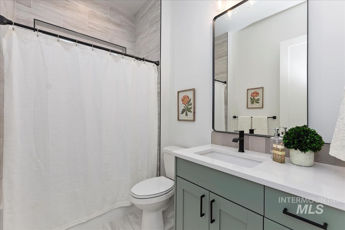 7231 E Merlin Hawk Ct