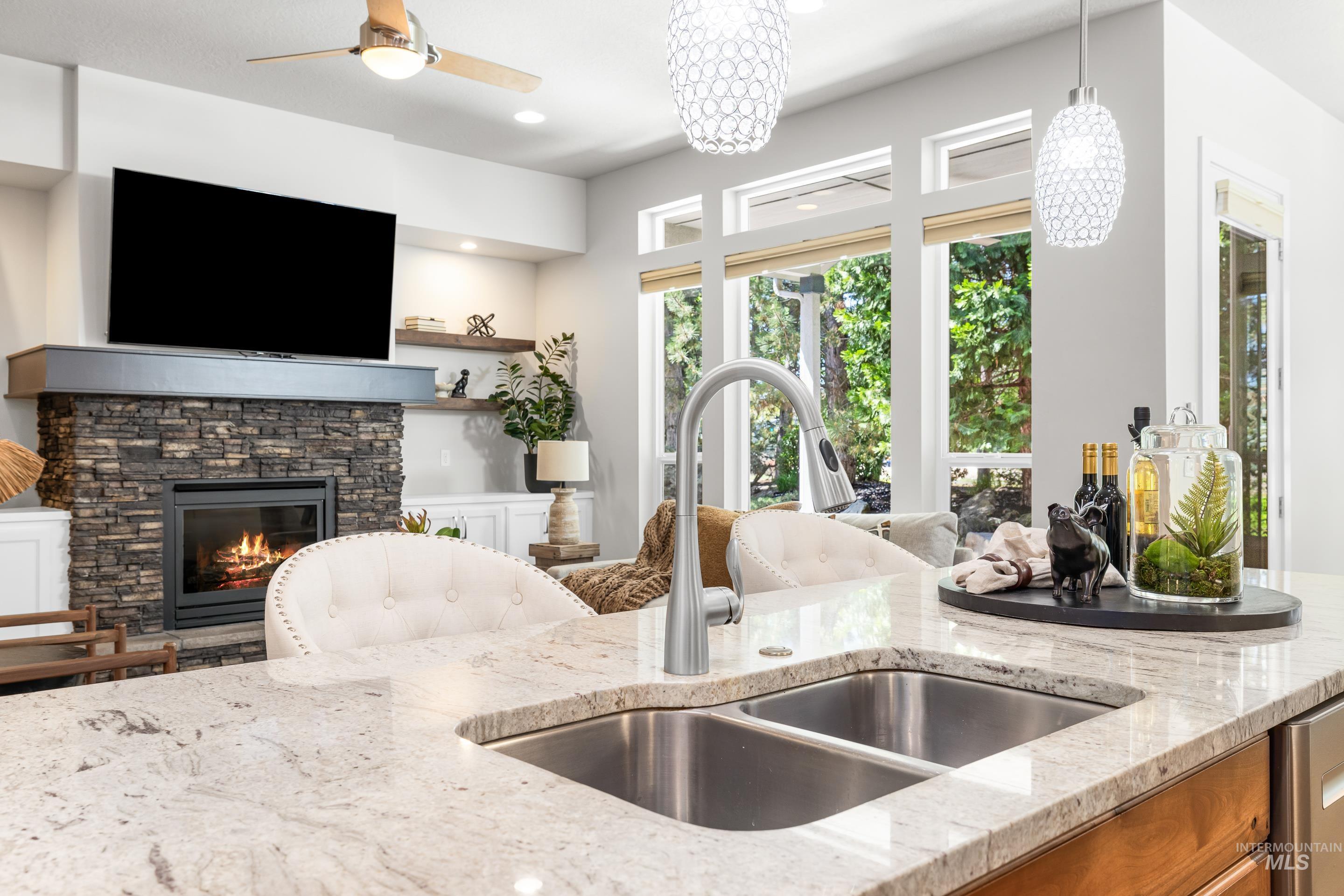 2481 S Creek Pointe Ln