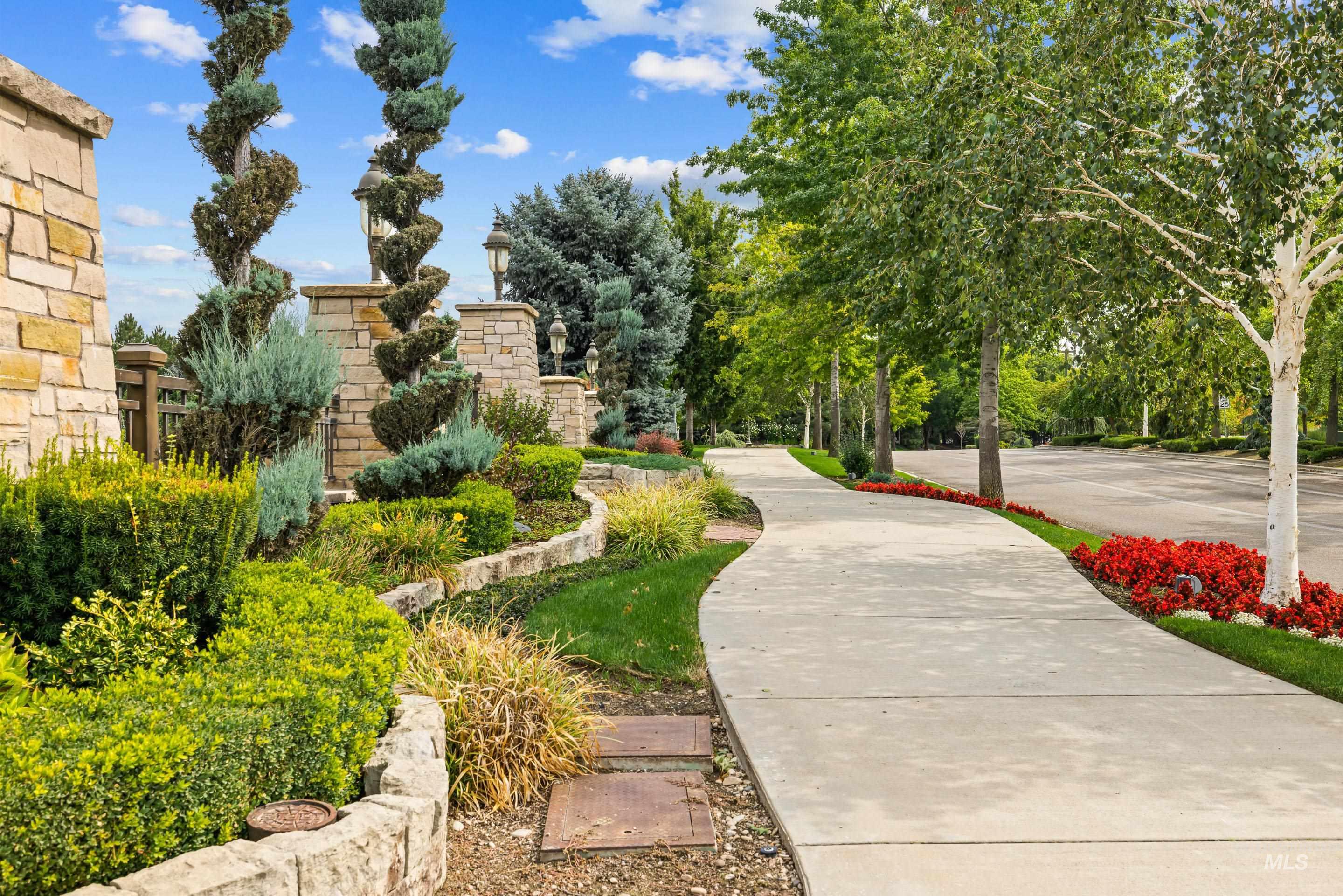 2481 S Creek Pointe Ln