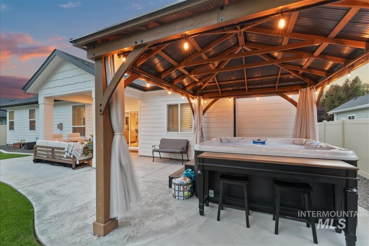 4696 N Legacy Woods Pl