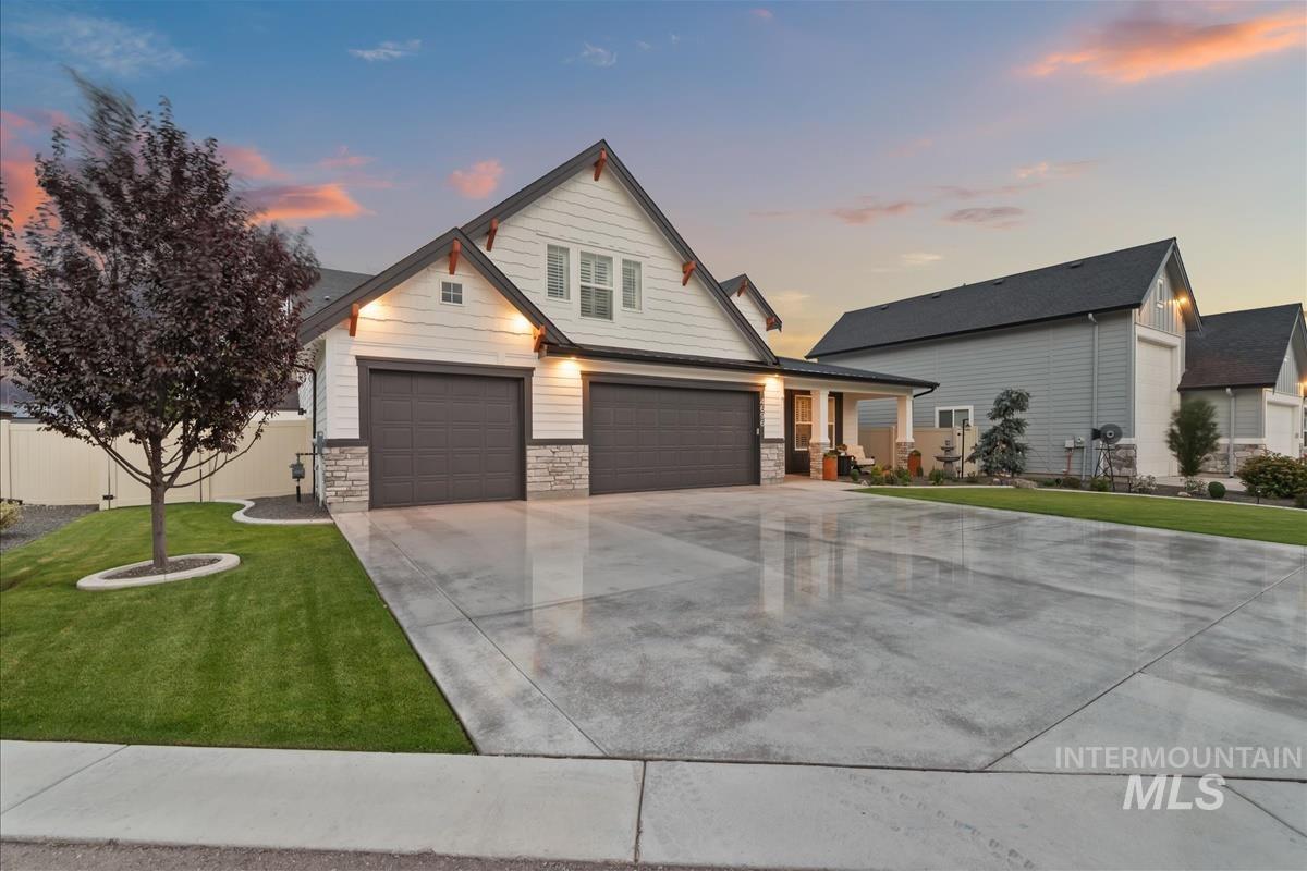 4696 N Legacy Woods Pl