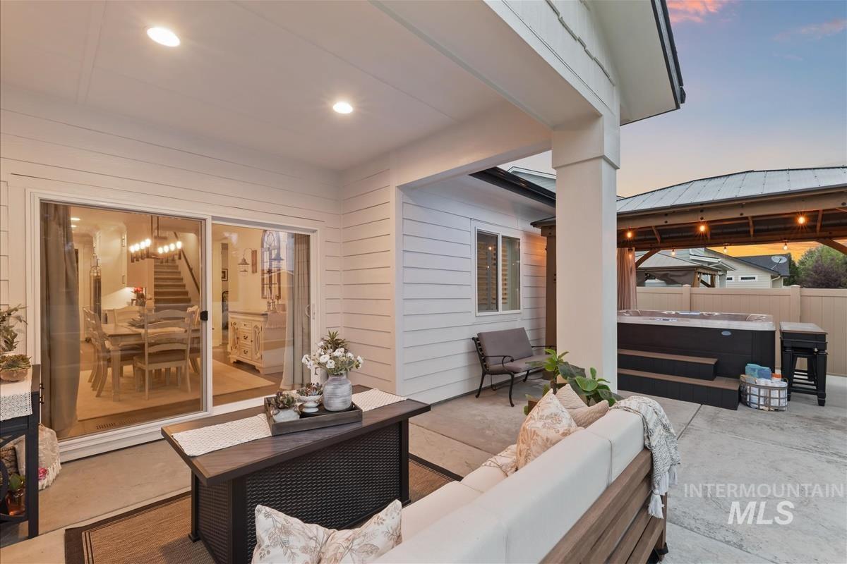 4696 N Legacy Woods Pl