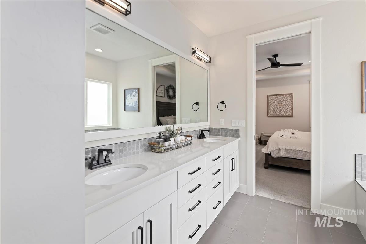 4696 N Legacy Woods Pl