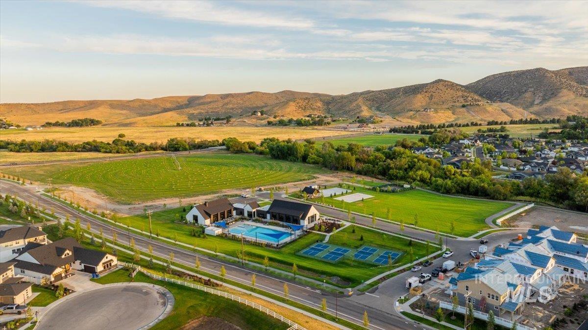 14437 N Woodpecker Avenue