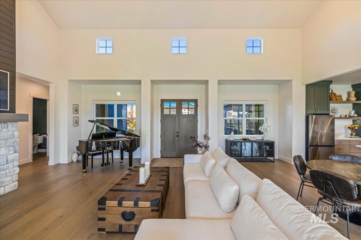 14437 N Woodpecker Avenue