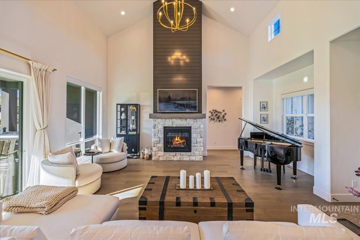 14437 N Woodpecker Avenue