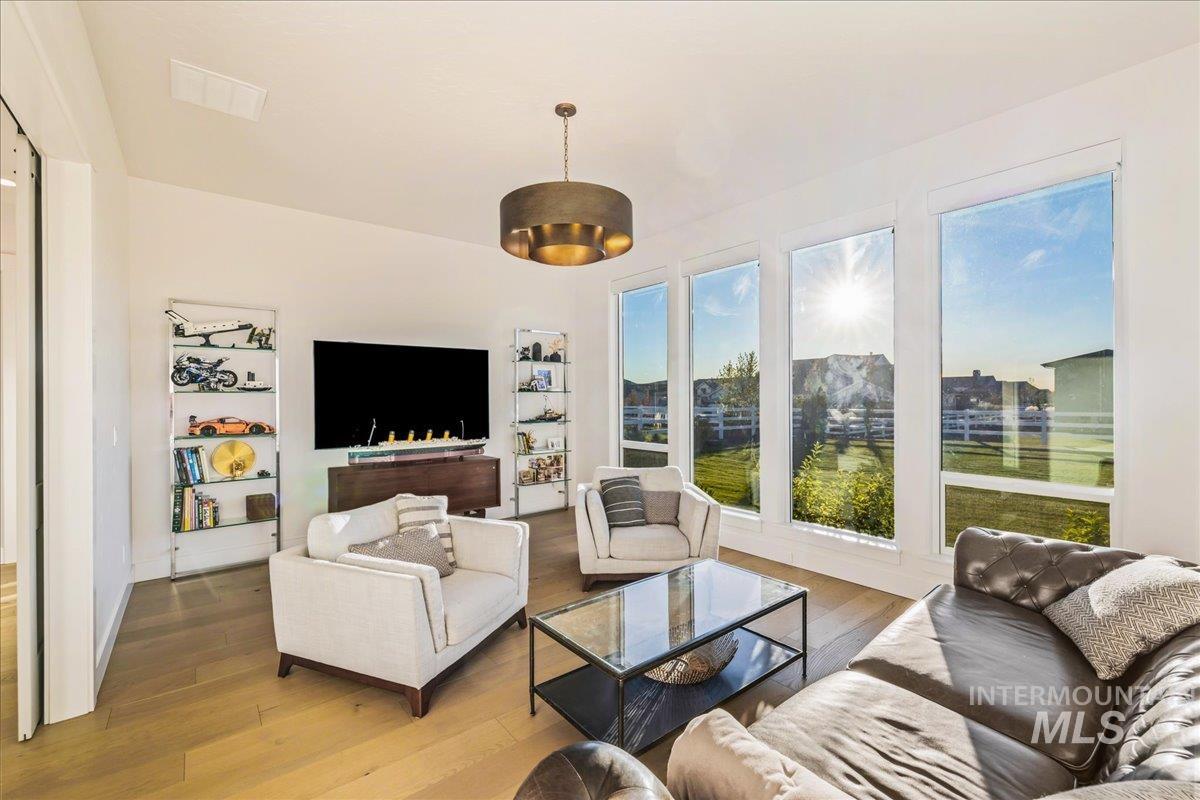 14437 N Woodpecker Avenue