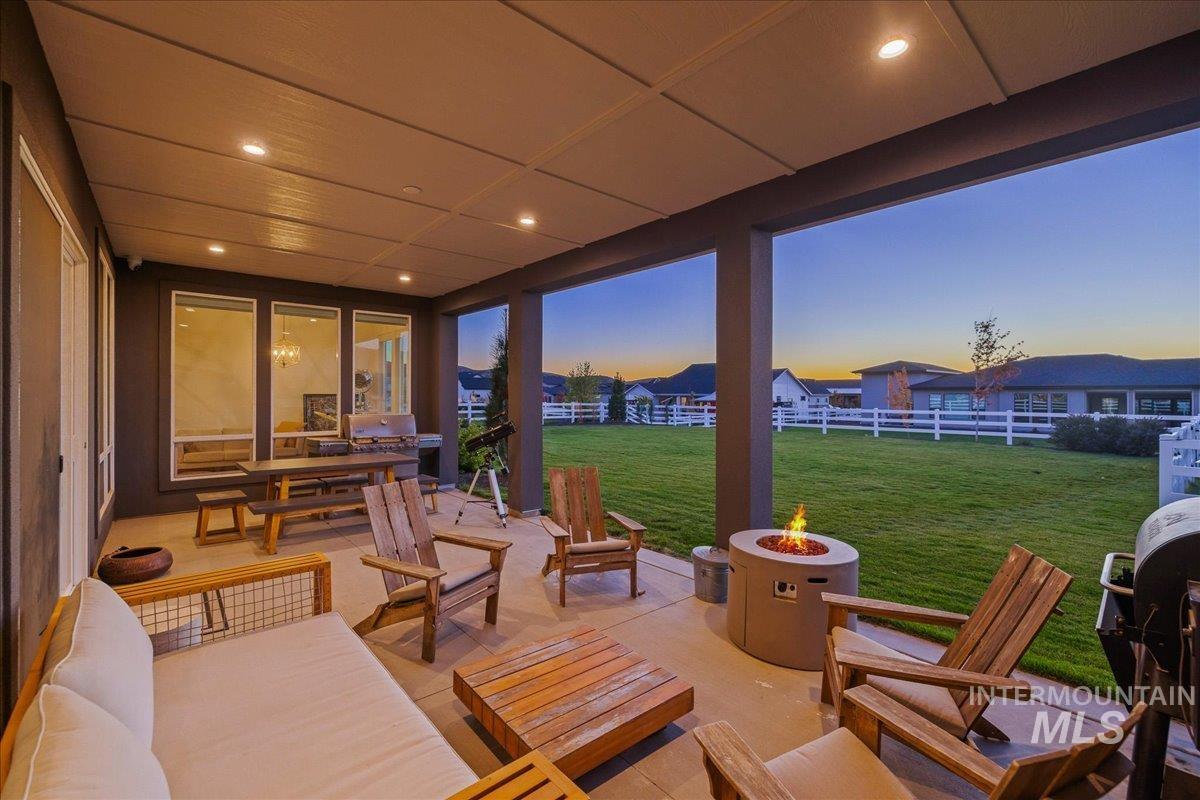 14437 N Woodpecker Avenue