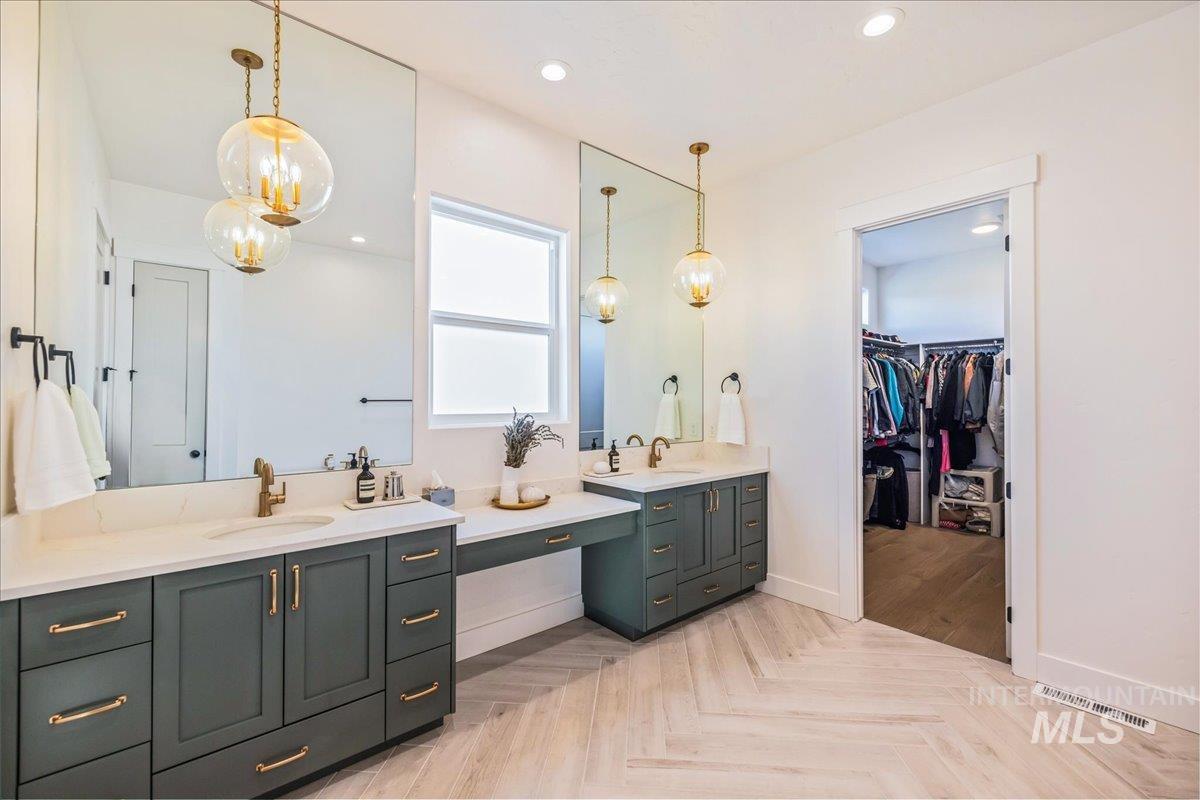 14437 N Woodpecker Avenue