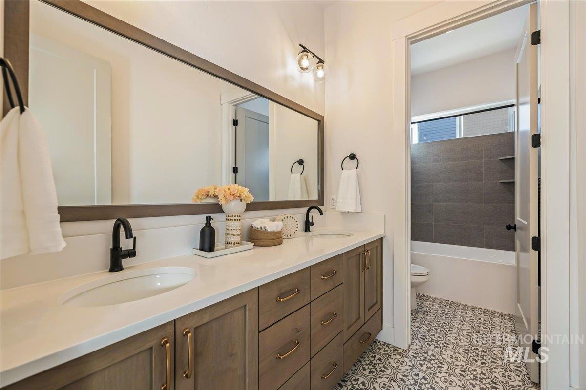 14437 N Woodpecker Avenue