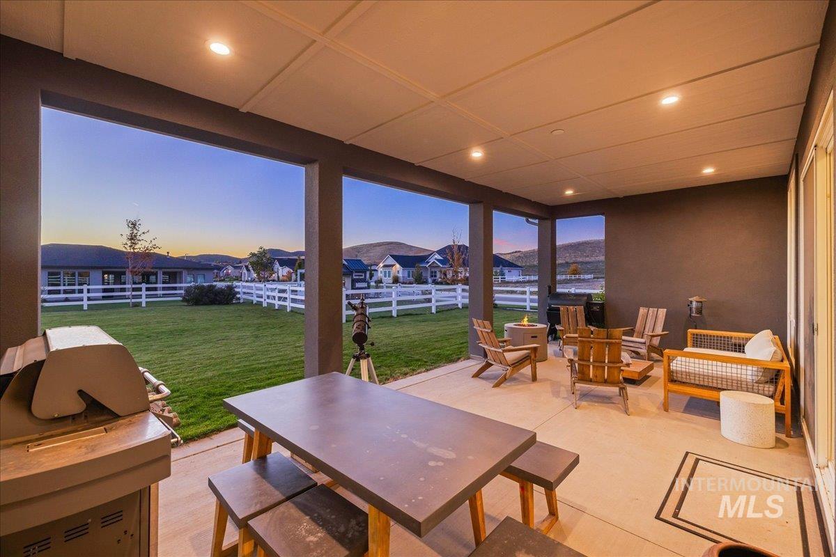 14437 N Woodpecker Avenue