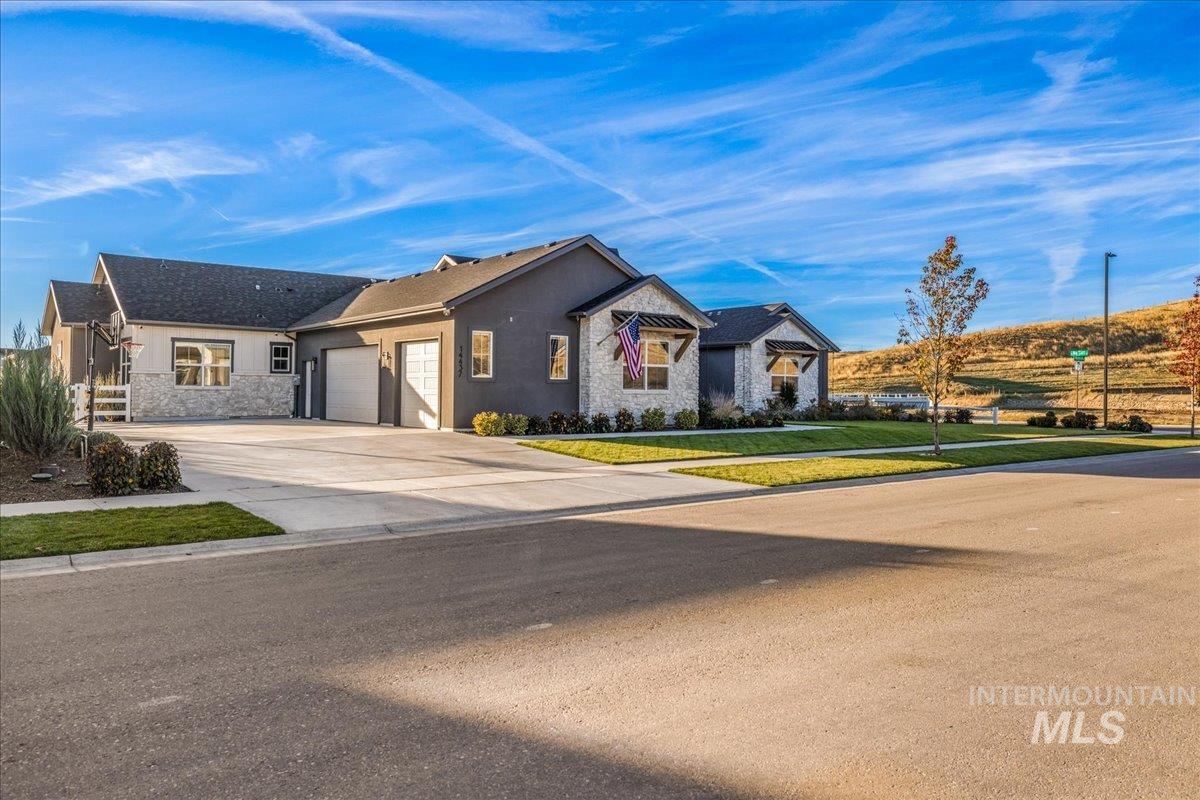 14437 N Woodpecker Avenue