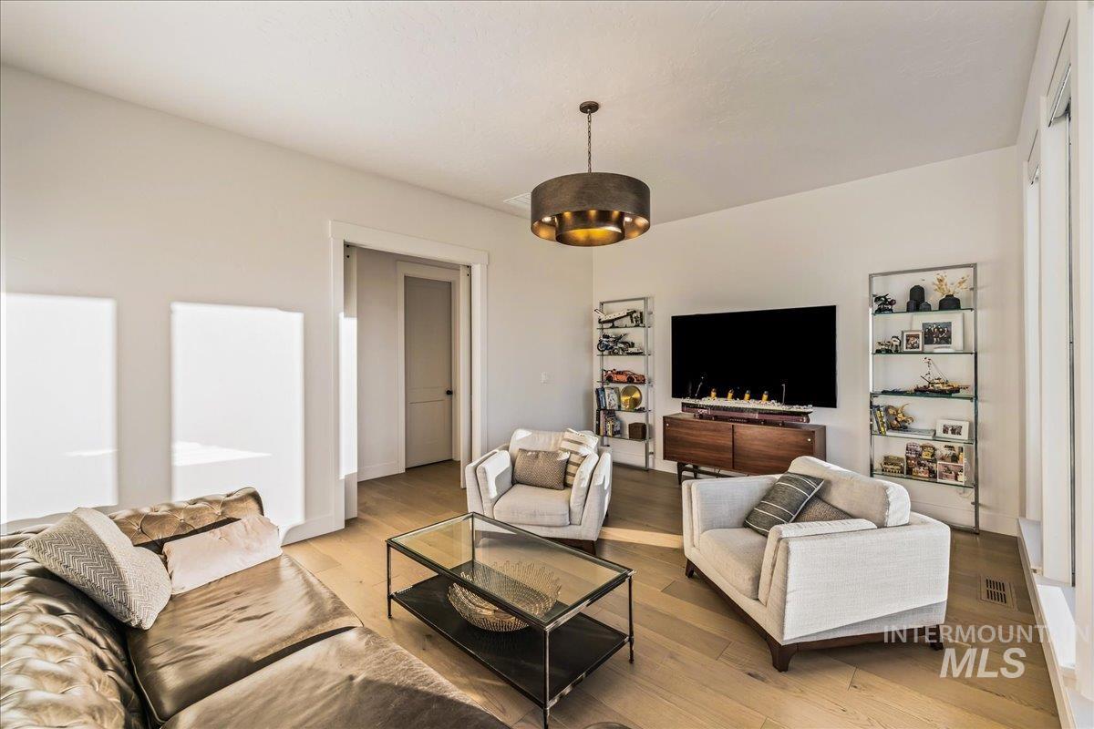 14437 N Woodpecker Avenue