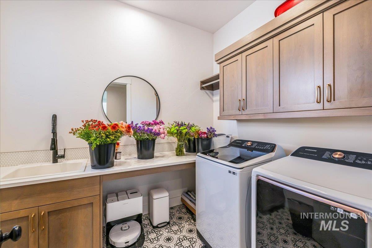 14437 N Woodpecker Avenue