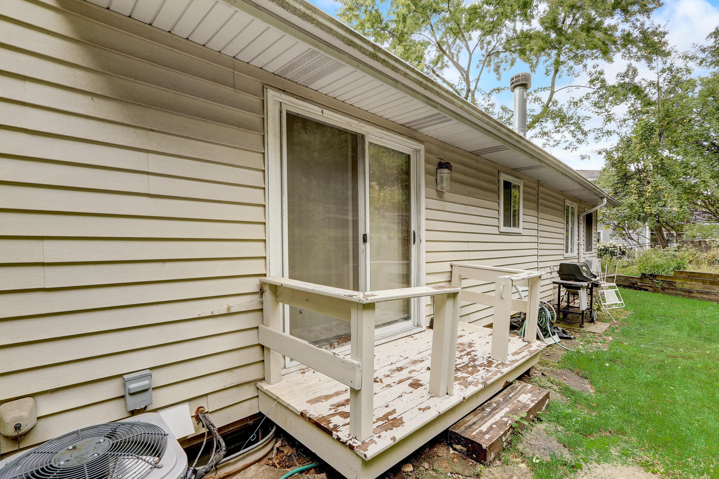 723 Shabbona Dr
