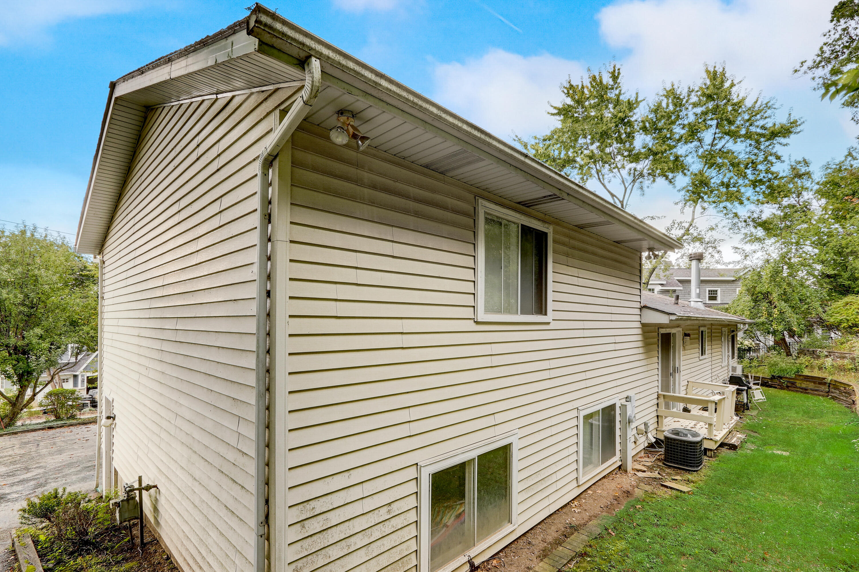 723 Shabbona Dr