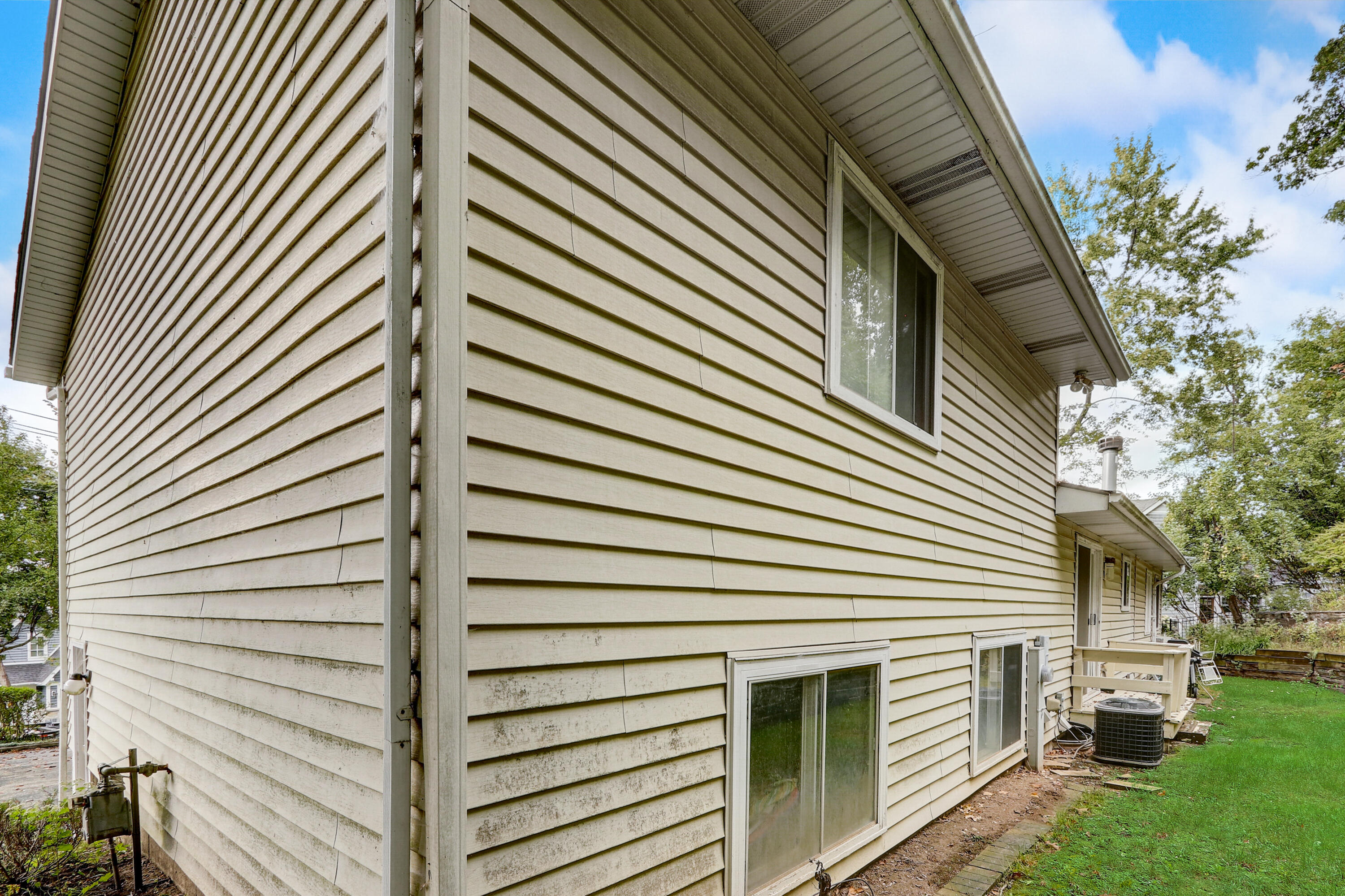 723 Shabbona Dr
