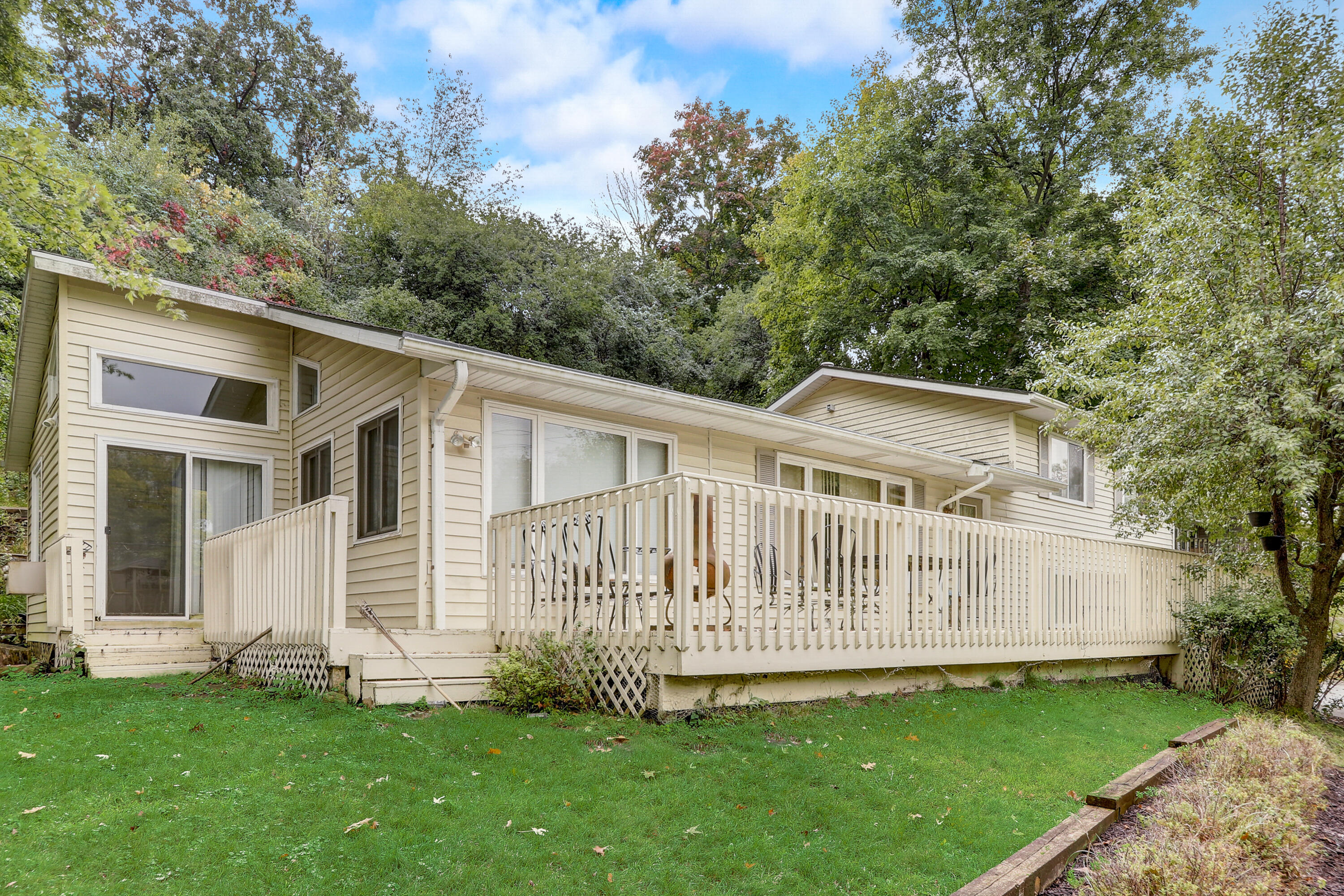 723 Shabbona Dr