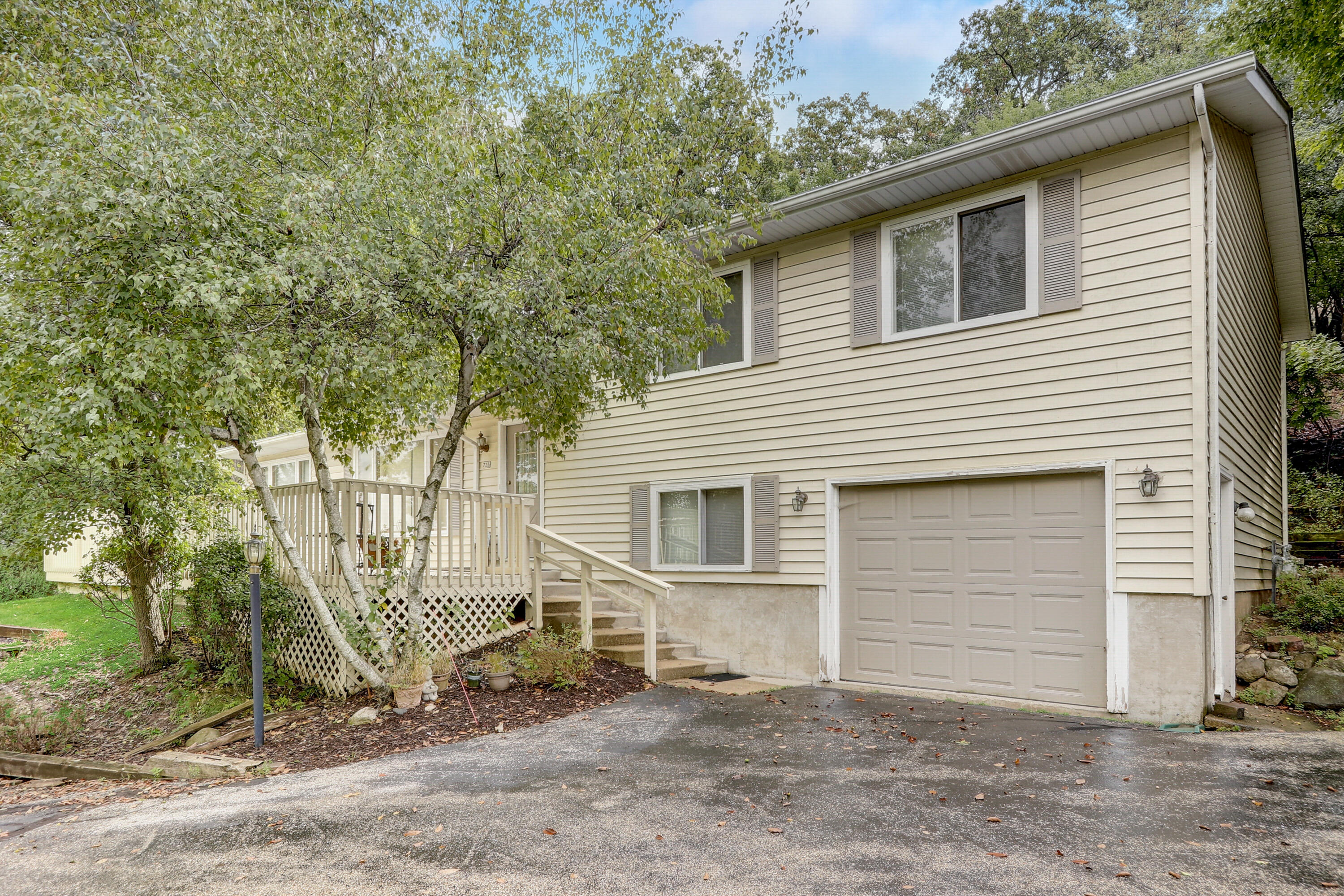 723 Shabbona Dr