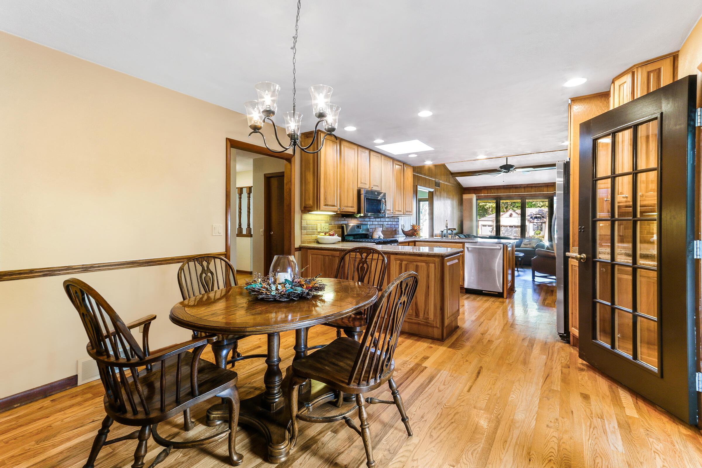 859 Sauganash Dr