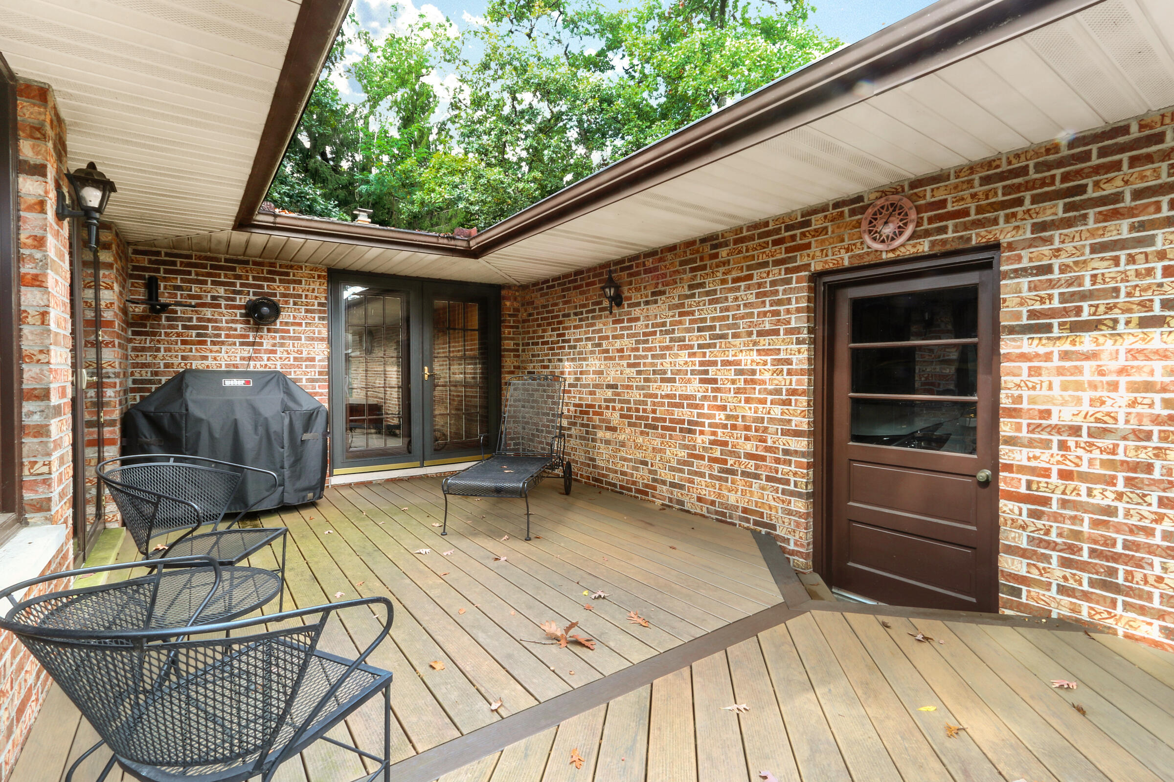 859 Sauganash Dr