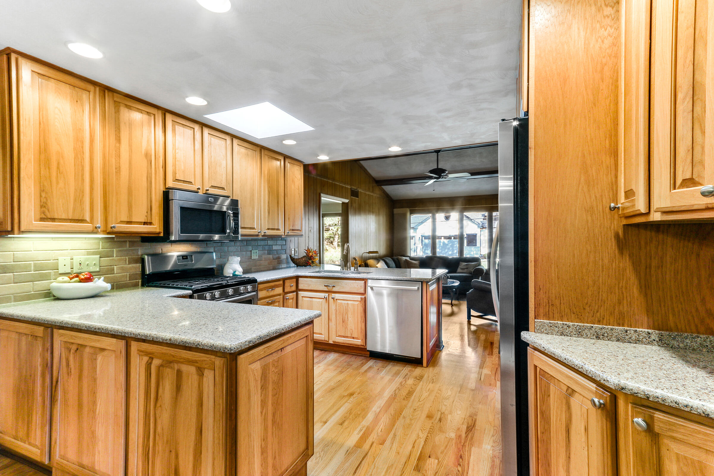 859 Sauganash Dr