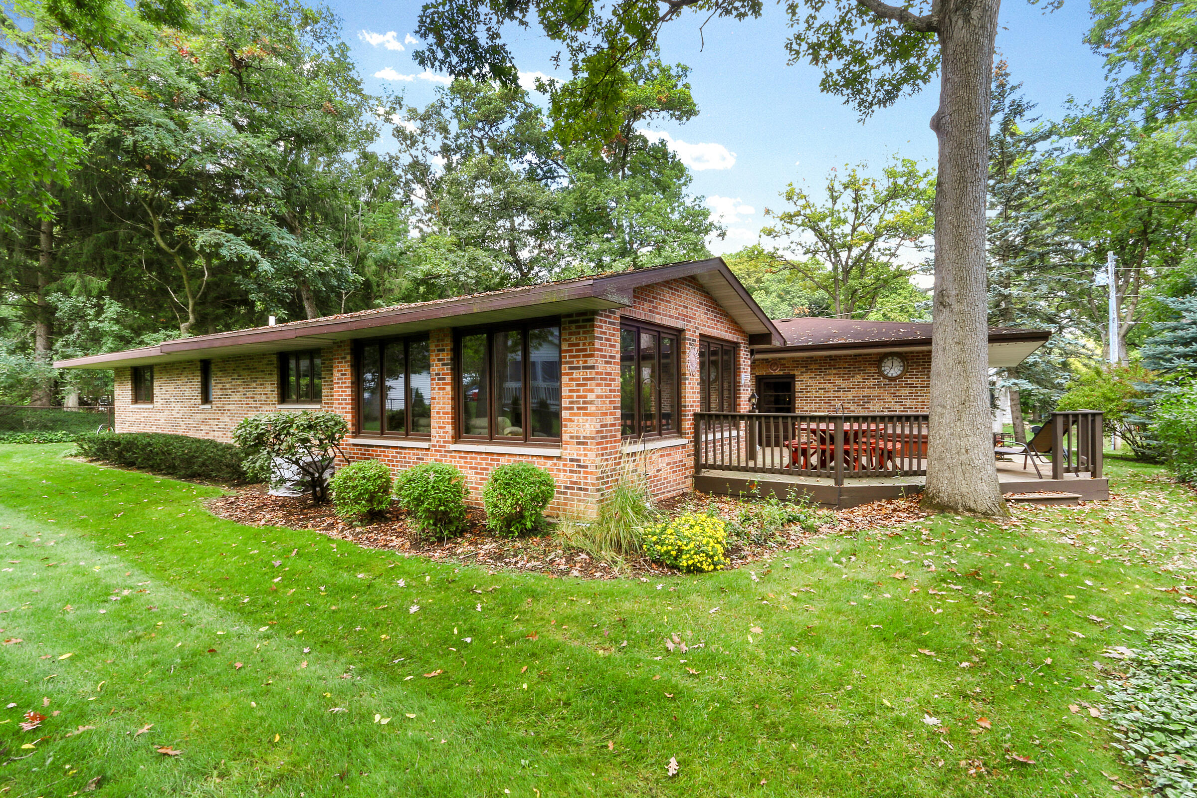 859 Sauganash Dr