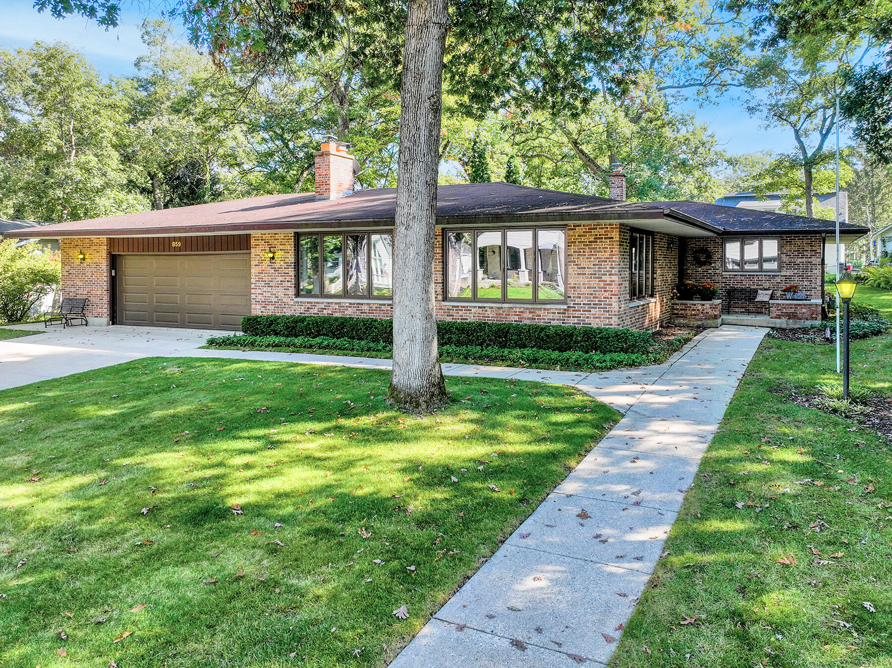 859 Sauganash Dr