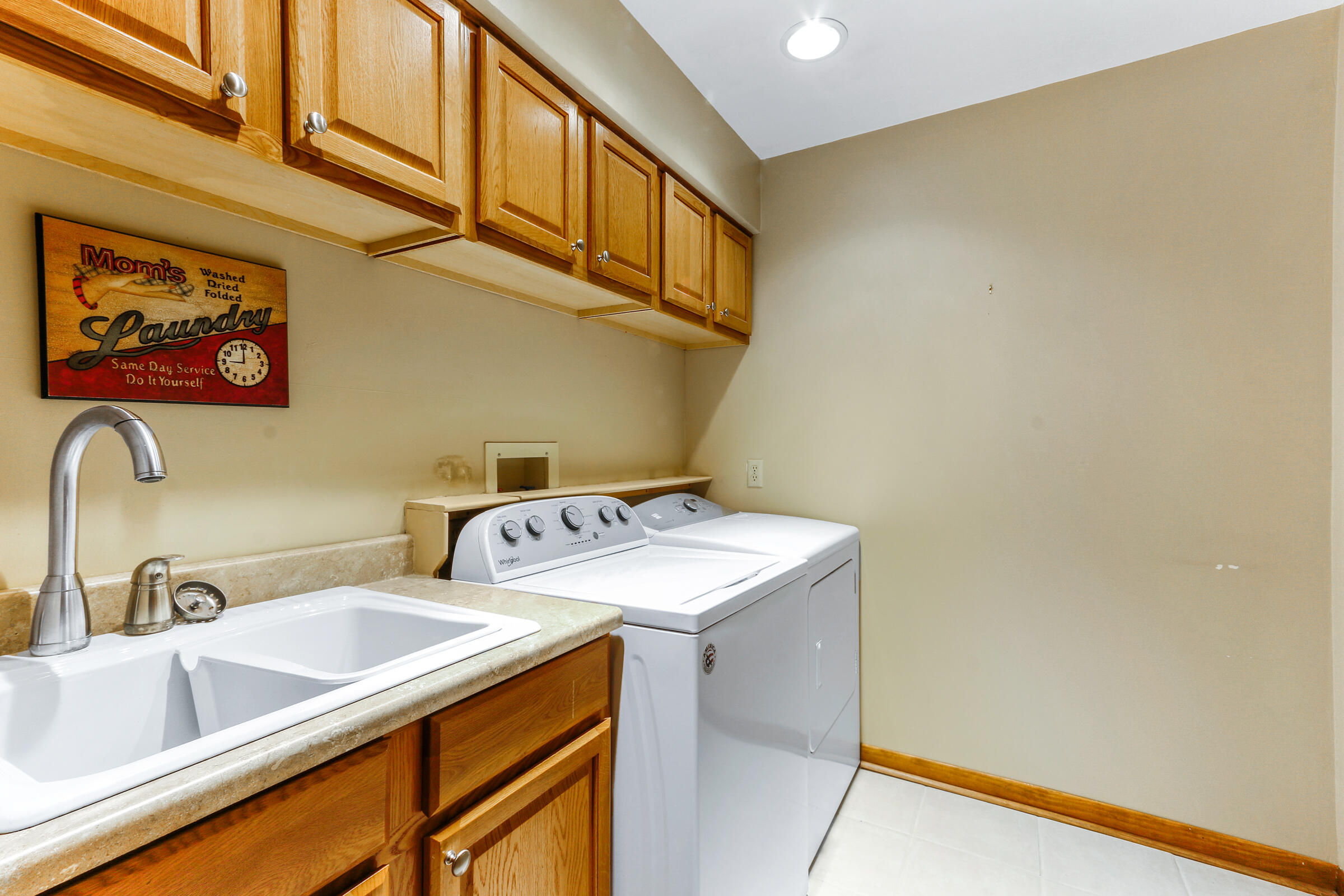 859 Sauganash Dr
