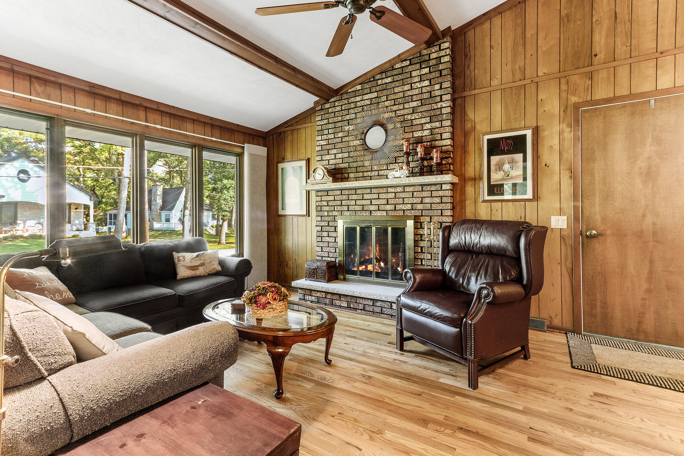859 Sauganash Dr