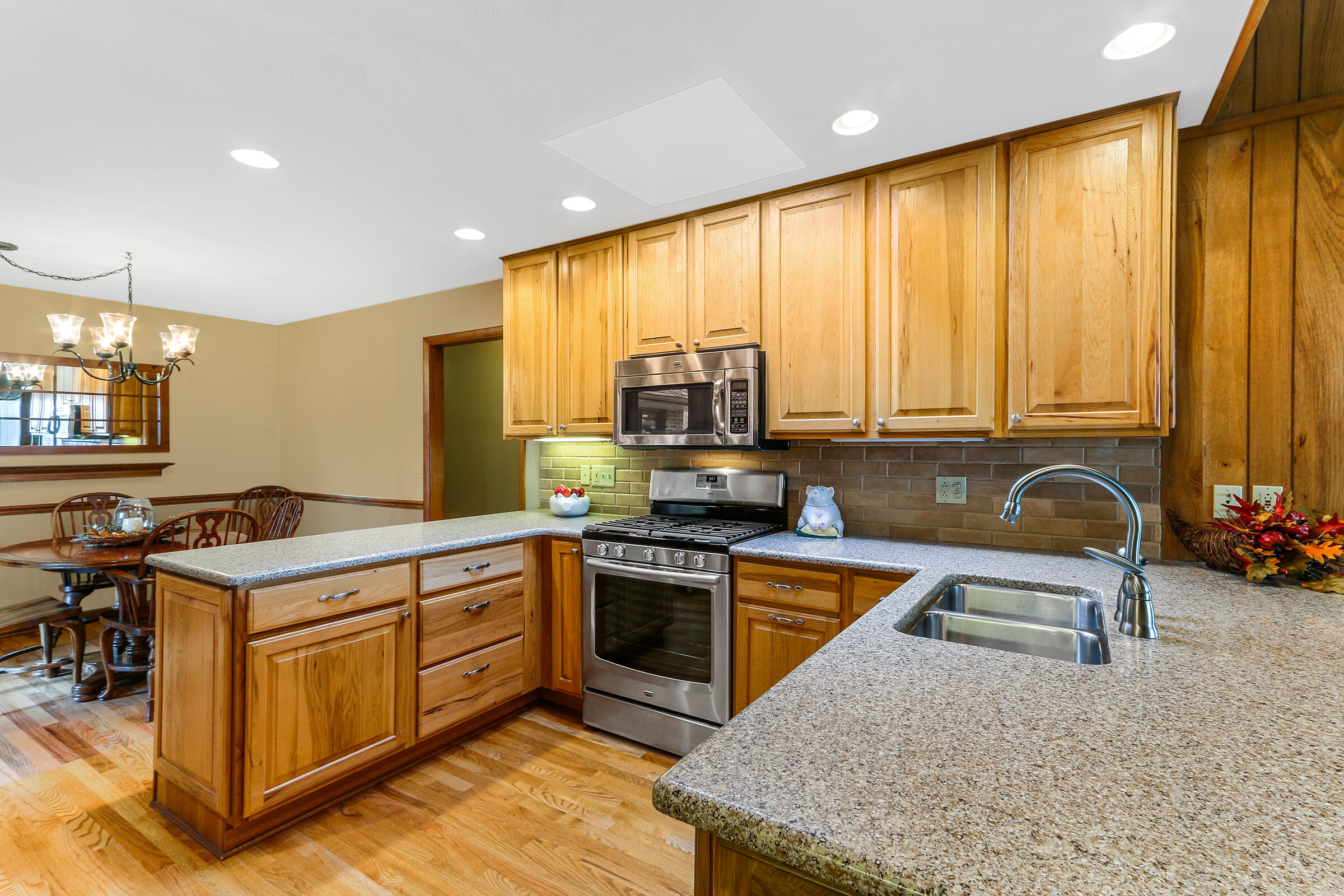 859 Sauganash Dr