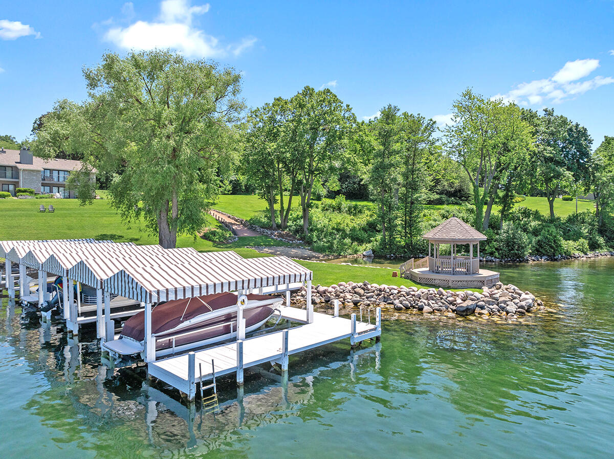 1120 S Lake Shore Dr #33