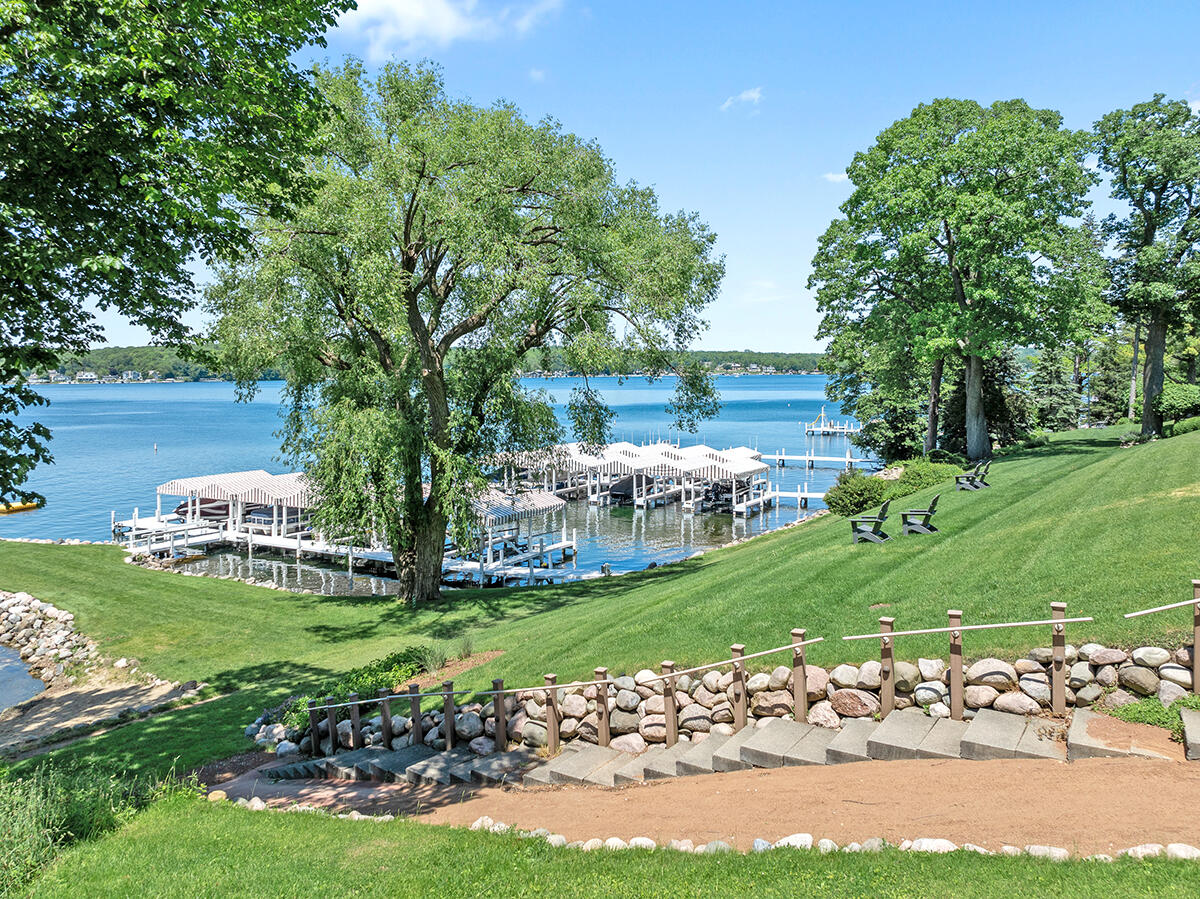 1120 S Lake Shore Dr #33