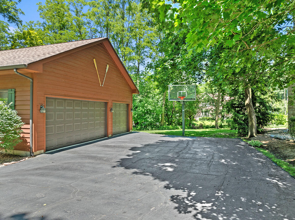 1120 S Lake Shore Dr #33